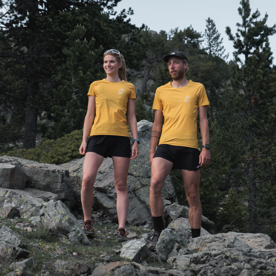 Homme et femme portant le T-Shirt de run Endorphine Caprin