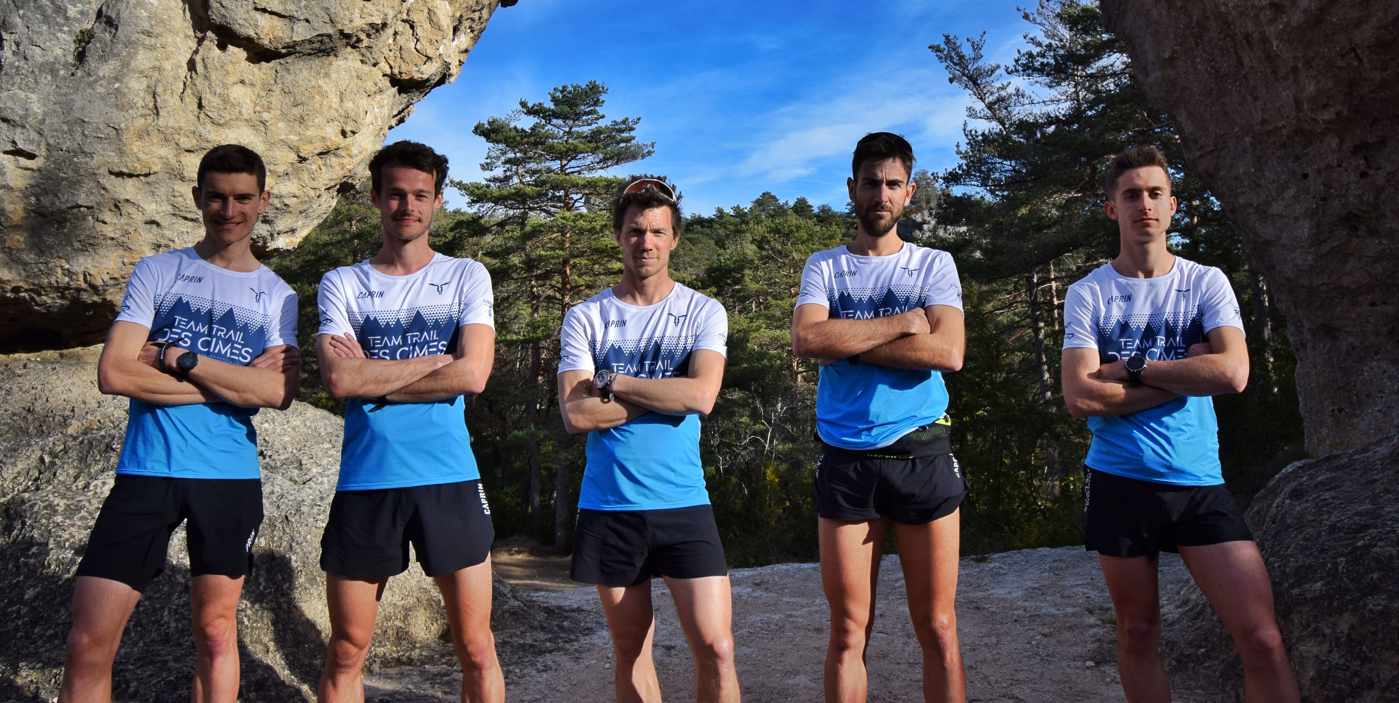 Team Trail des Cimes avec les maillots de running Caprin