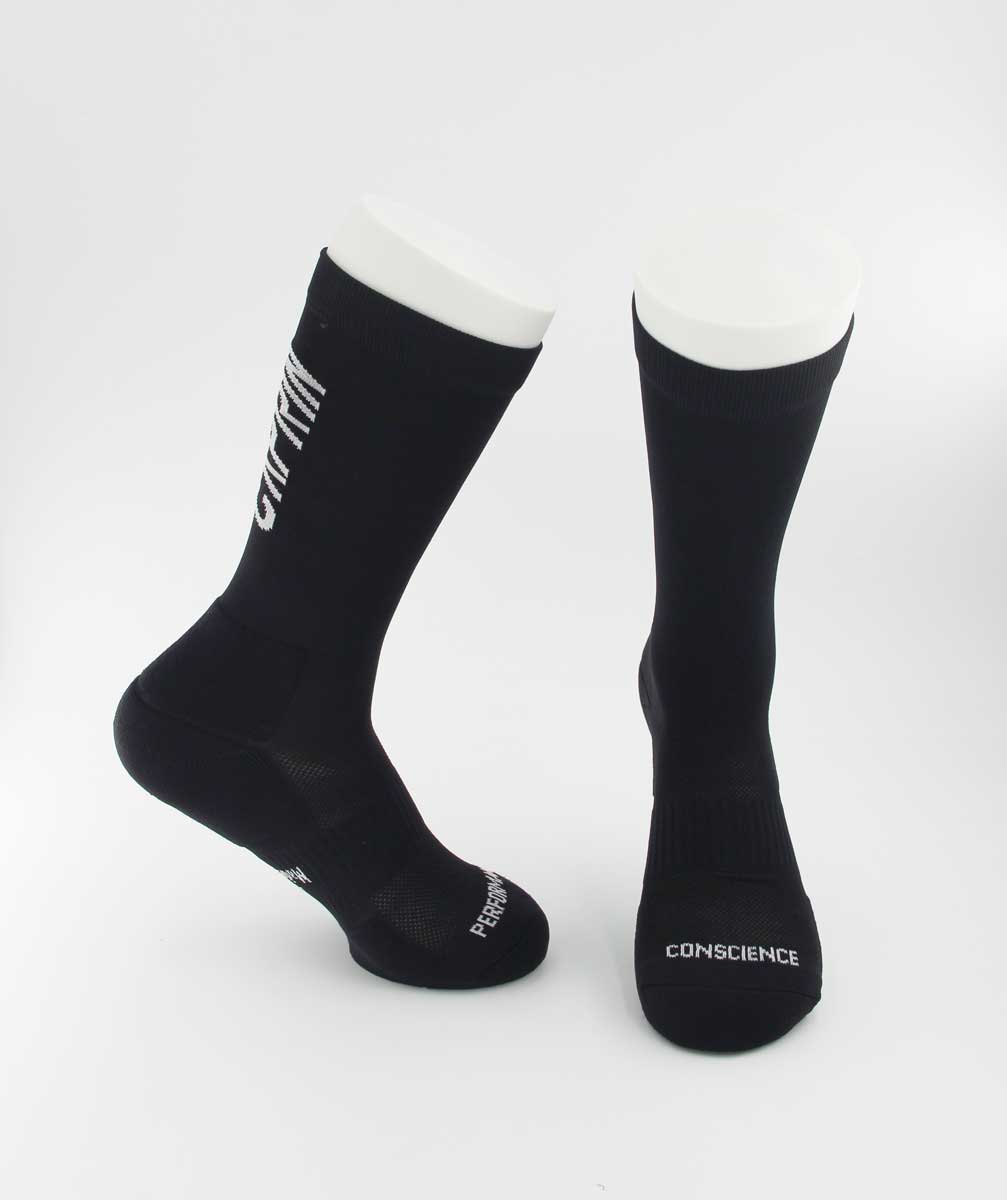 Chaussettes de running trail Noir et Blanc pour homme et femme, en intérieur par Caprin #couleur_noir