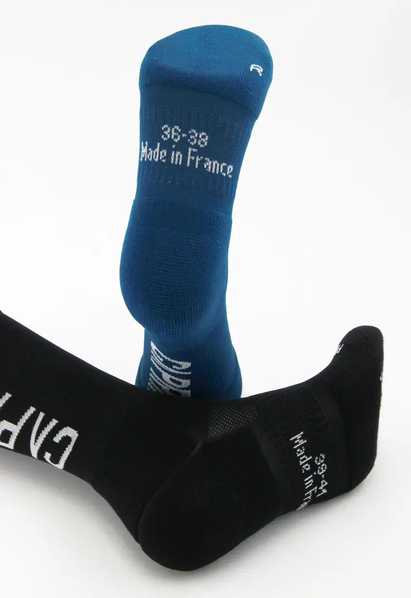 Chaussettes de running trail Noir et Bleu pour homme et femme, par Caprin #couleur_noir #couleur_bleu