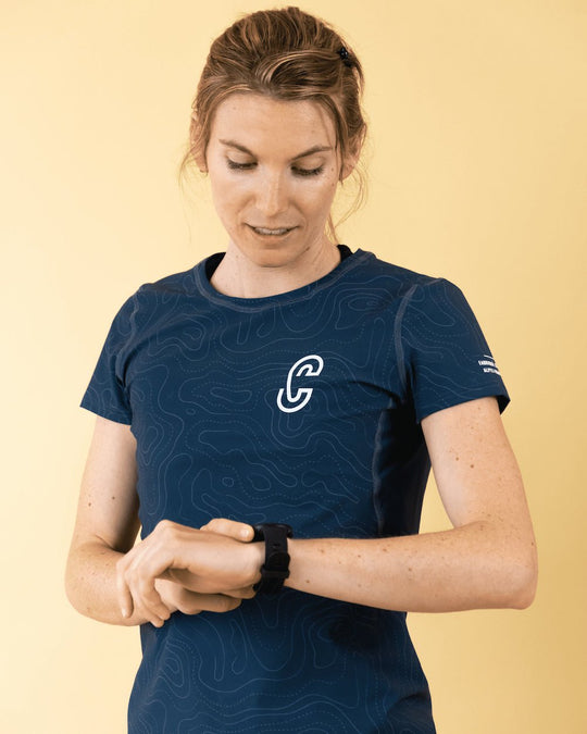 T-Shirt de running Caprin Sport vue de face sur une femme colori blue wing #couleur_blue-wing