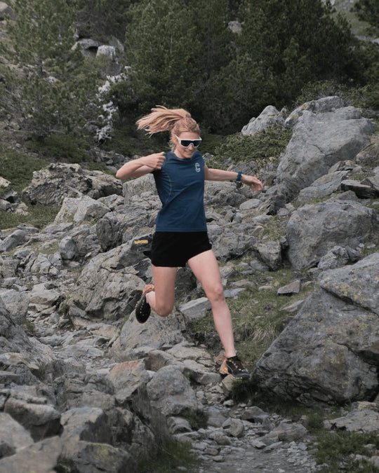 T-Shirt de running Caprin Sport vue de face sur une femme #couleur_blue-wing